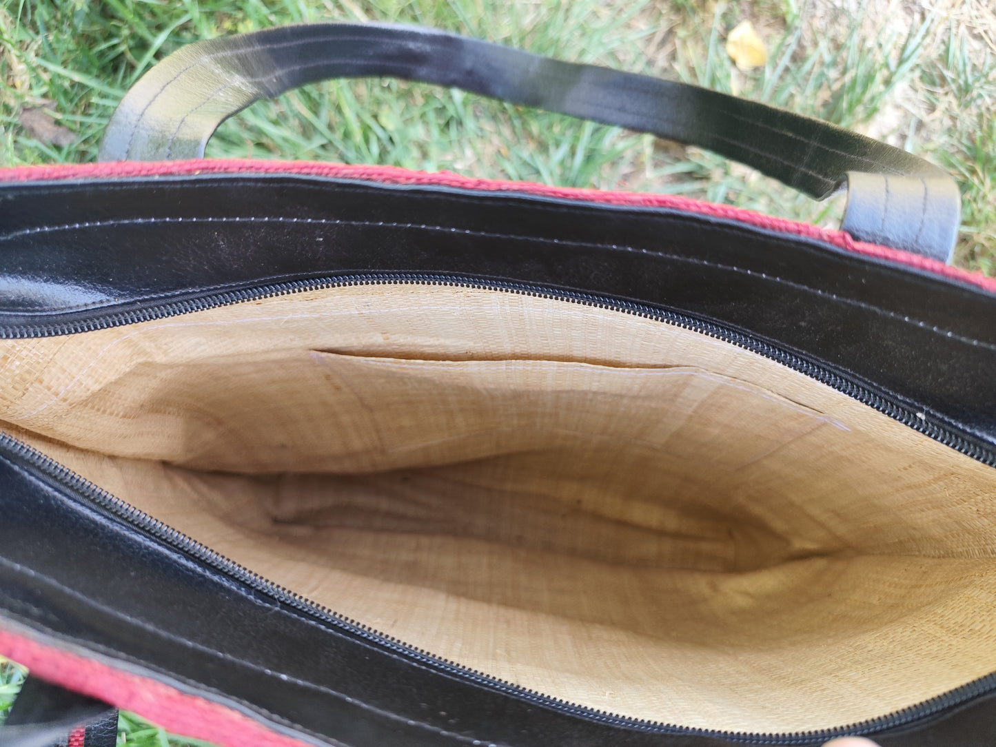 Sac cabas en fibres naturelles – Style ethnique rouge & noir