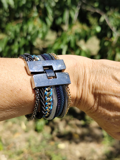 Bracelet manchette bleu nuit à fermoir