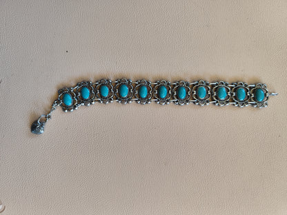 Bracelet manchette argenté et cabochons turquoise