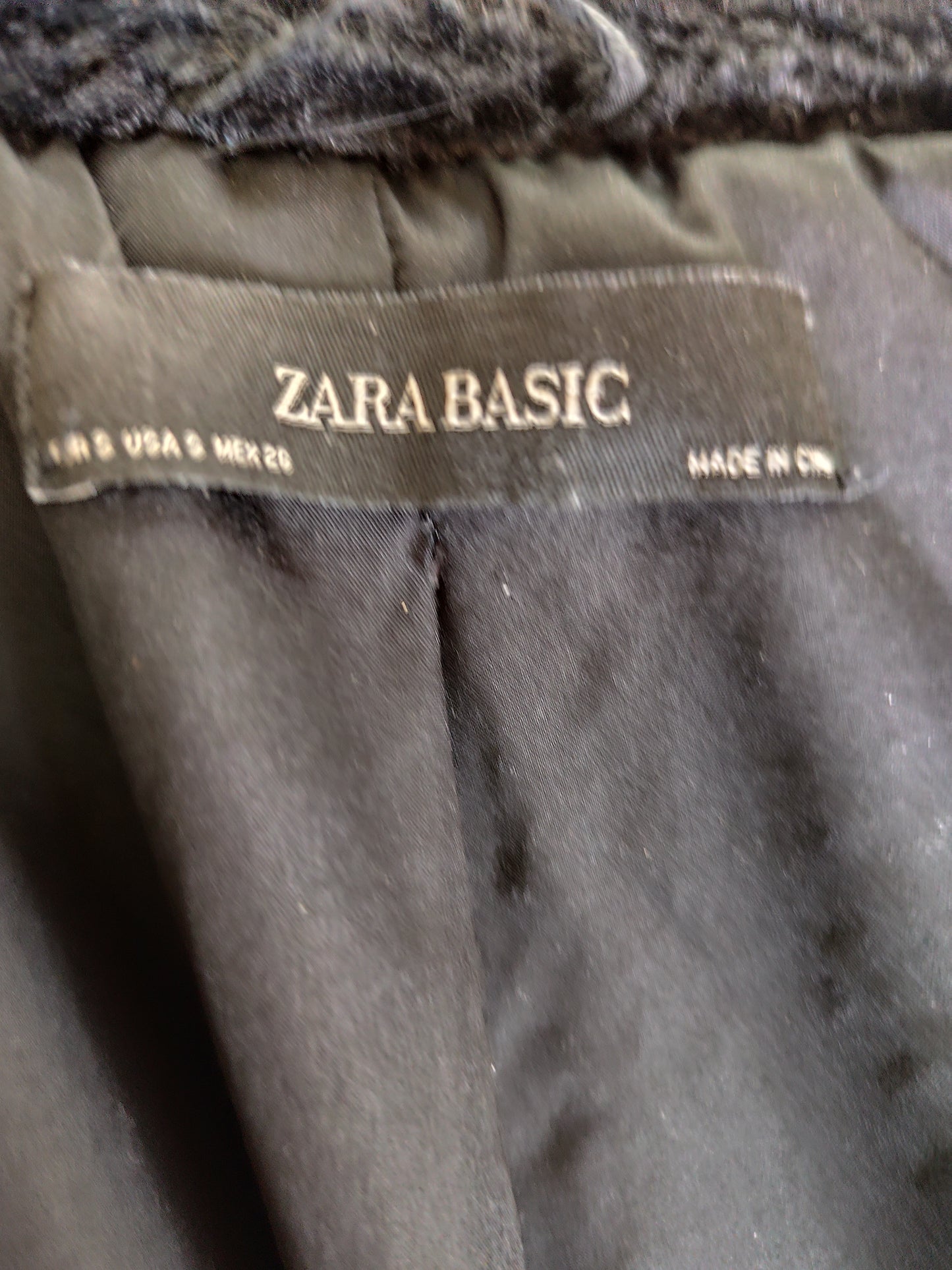 Veste à capuche en fausse fourrure noire Zara Basic – Taille 36