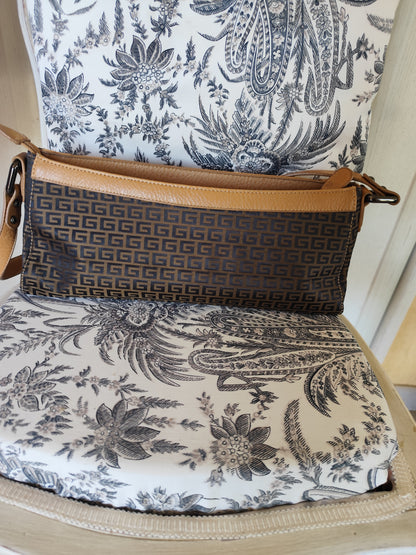 Sac à main porté épaule Glitzy - Imprimé monogramme et finitions camel