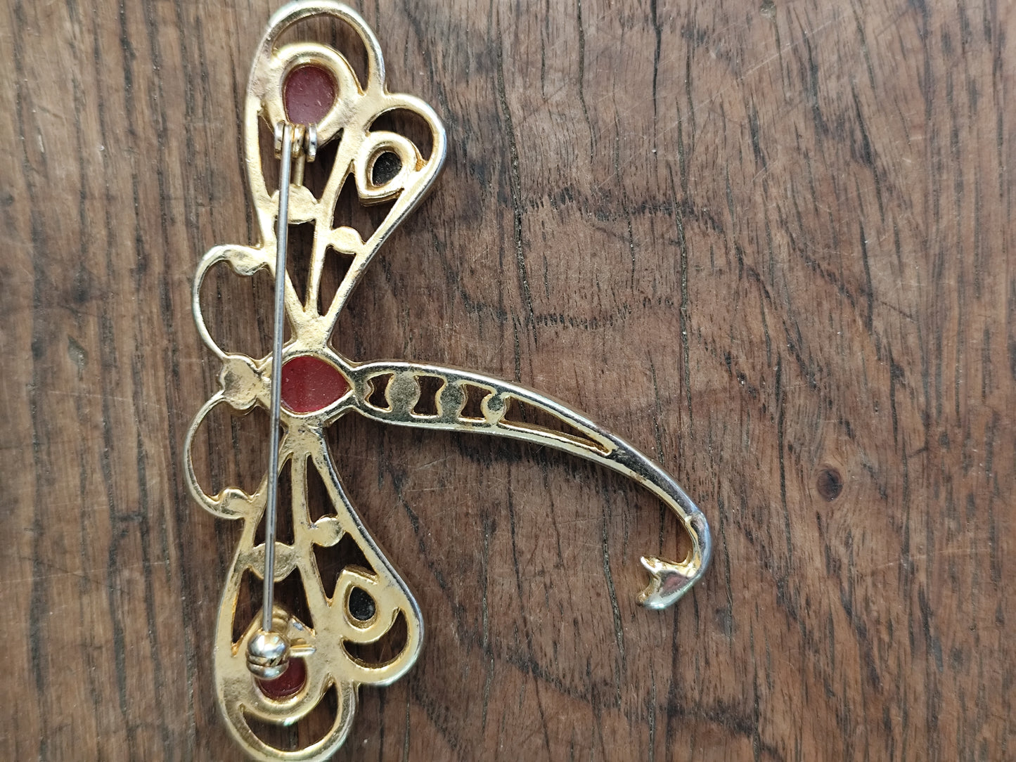 Grande broche libellule dorée émail rouge et noire