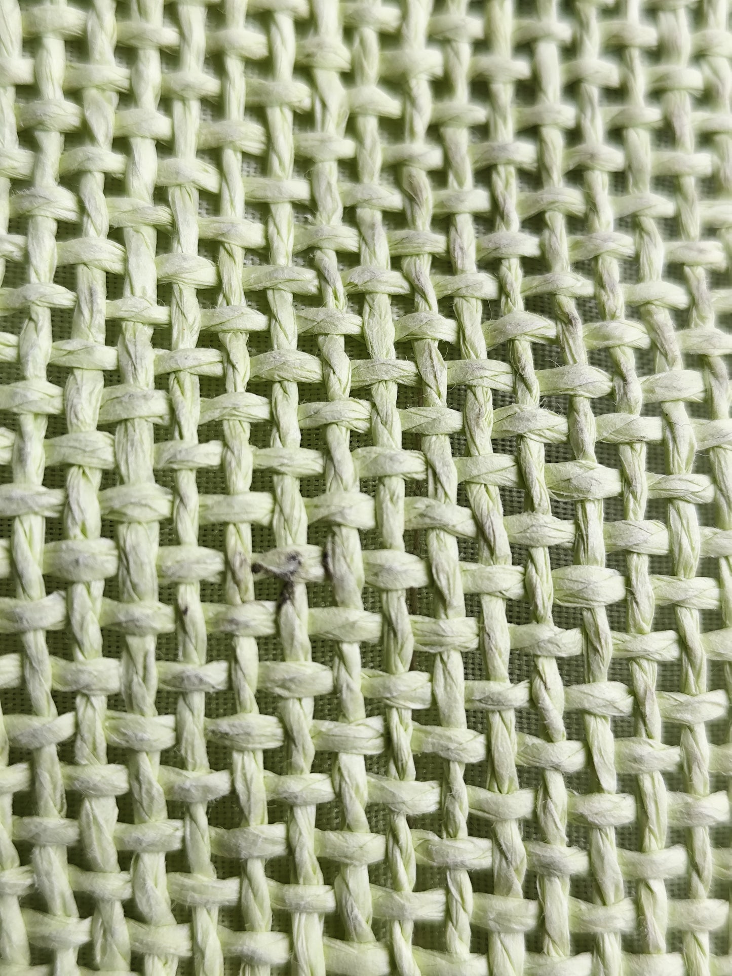 Sac cabas bohème en papier tressé vert anis - 25 x 38 cm