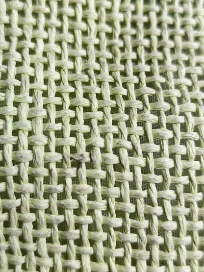 Sac cabas bohème en papier tressé vert anis - 25 x 38 cm