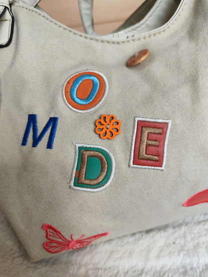 Sac cabas blanc écru à motifs colorés – Esprit bohème chic