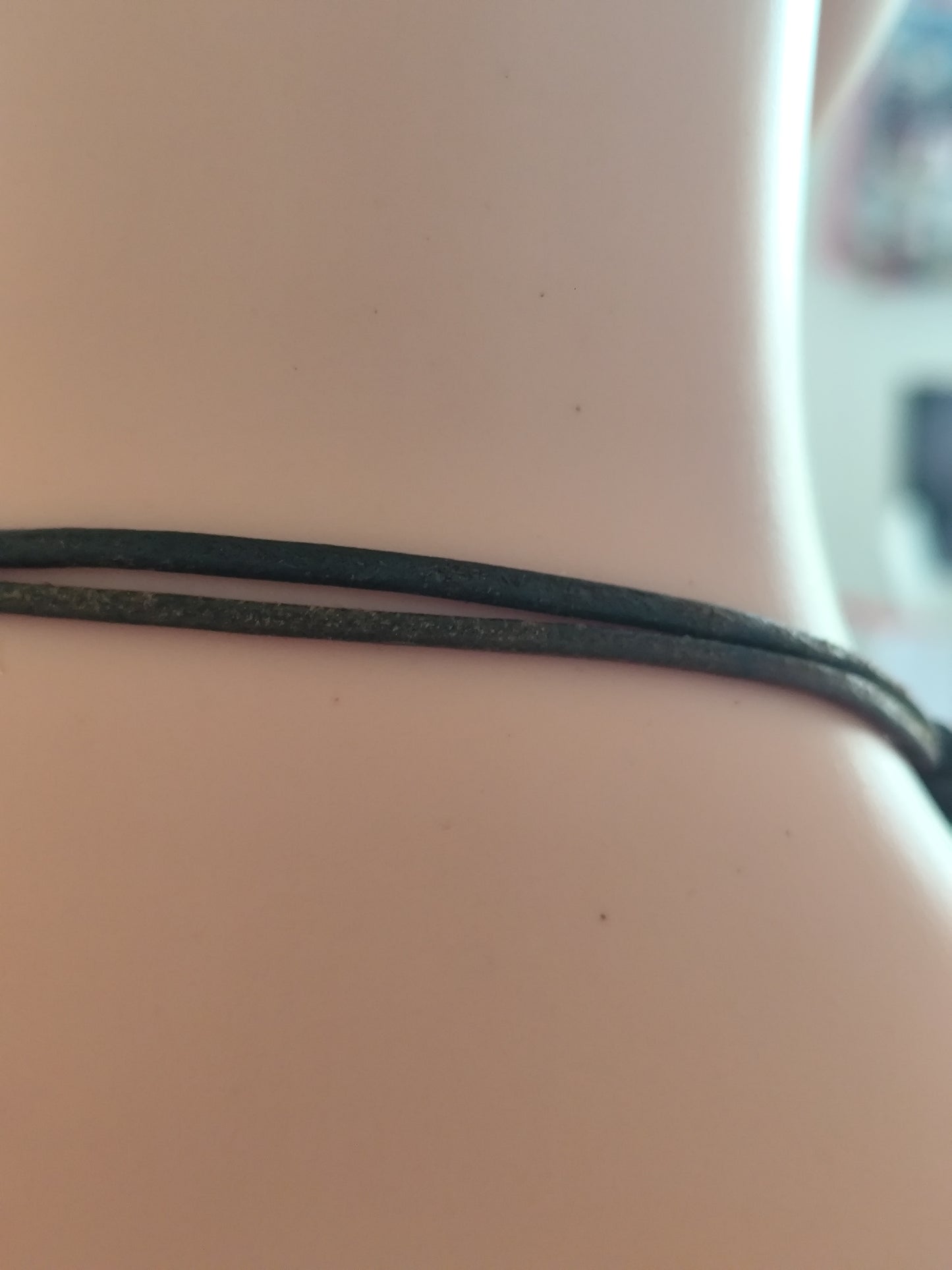 Collier perles roulées main – bleu et lilas – cordon cuir véritable – vintage années 80