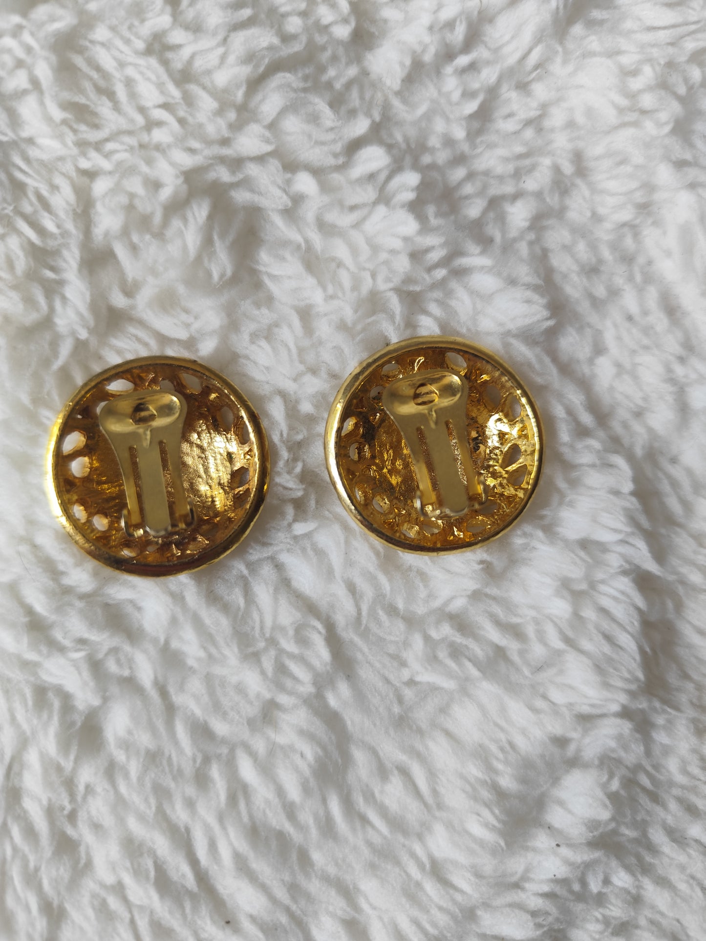 Boucles d’oreilles clip-on métal doré ajouré