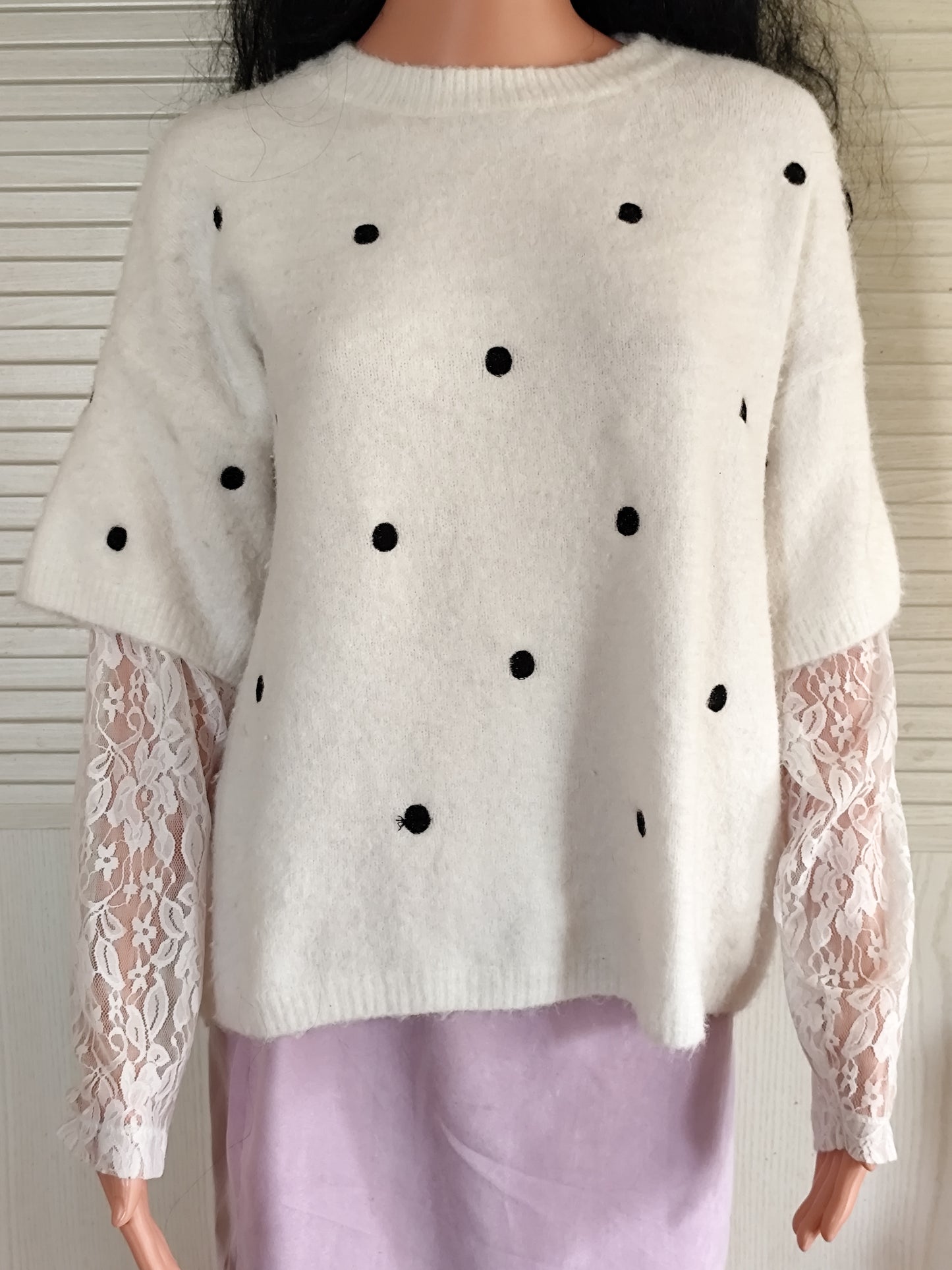 Pull doudou blanc à pois noirs et manches dentelle -  Ikoone & Bianka - Taille unique