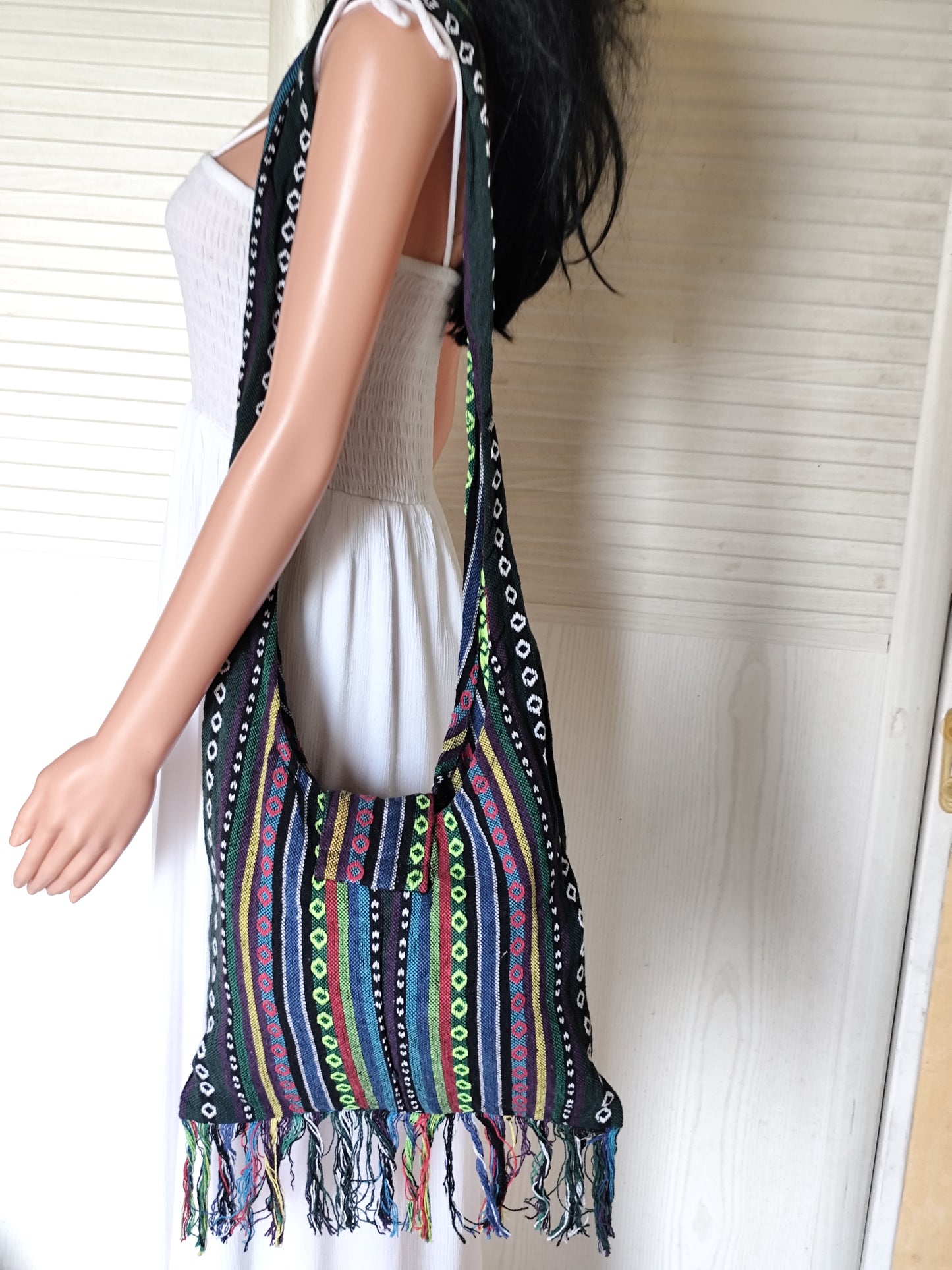 Sac besace ethnique en toile tissée multicolore et broderies - 29 x 34 cm