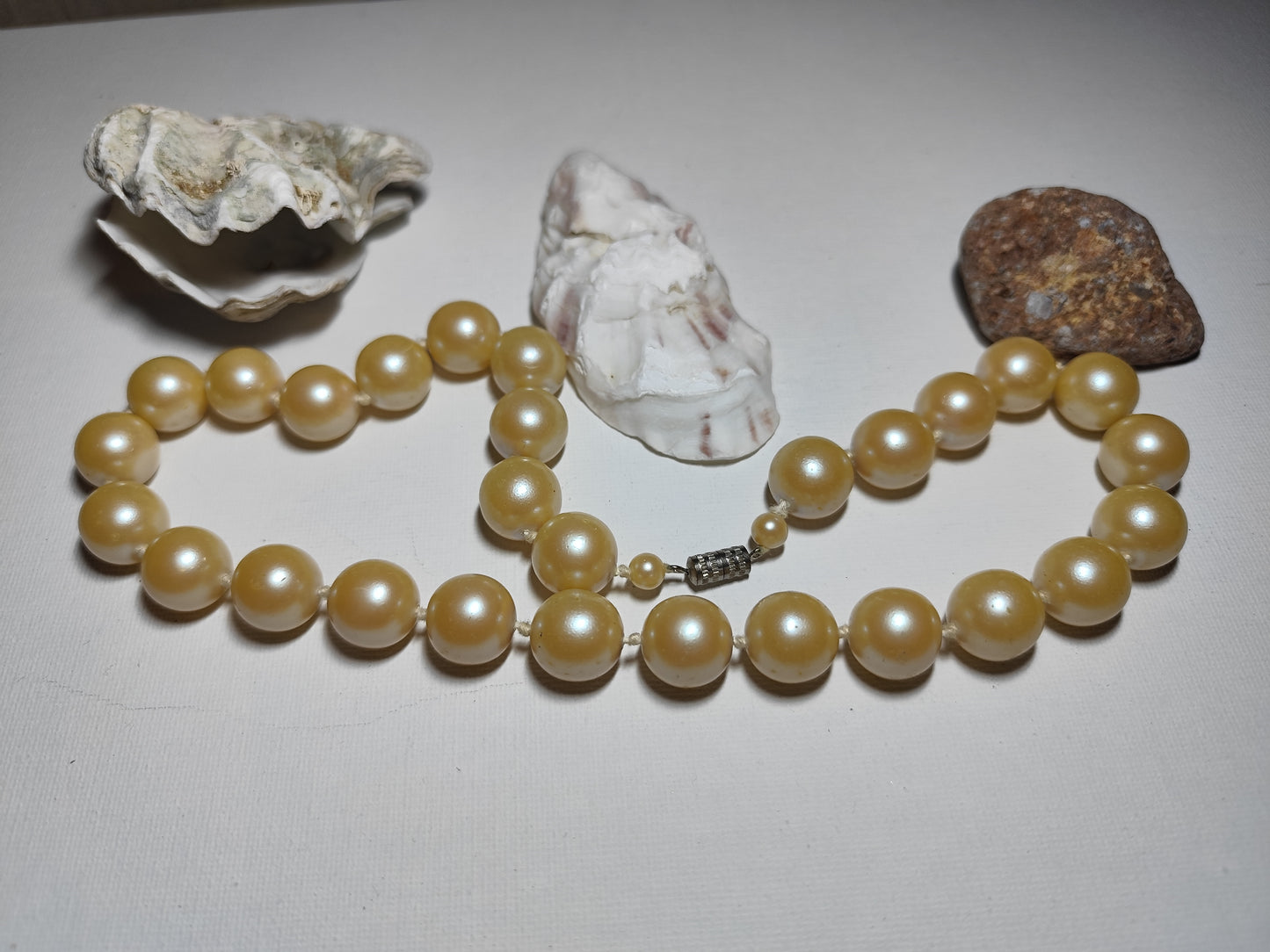 ✨ Collier Vintage Perles Imitation – Fermoir Argenté Strass – Élégance Intemporelle