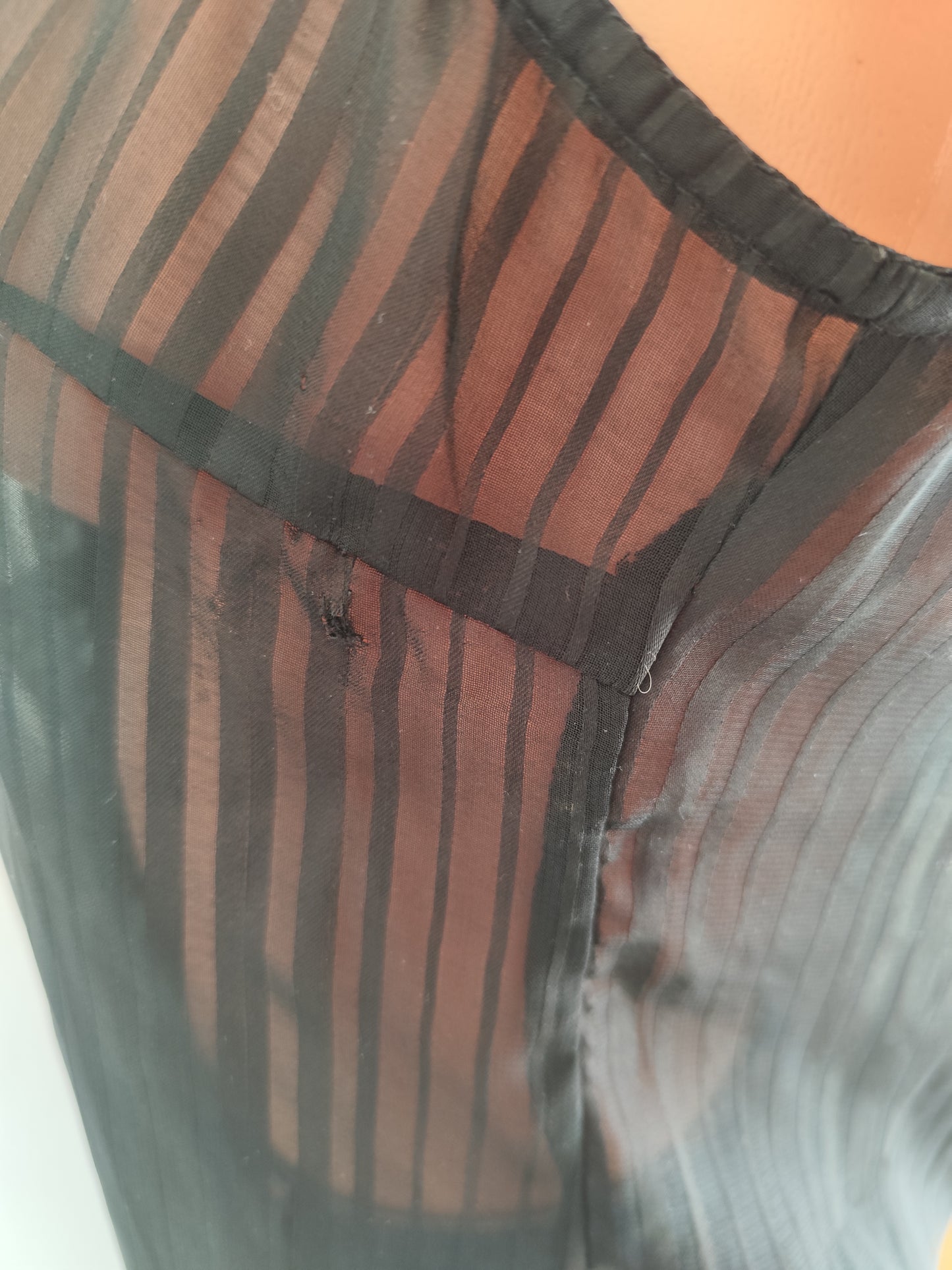 🖤 Haut noir sans manches à col montant – Just Addict – Taille 36/38