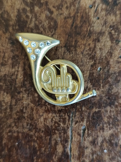 Broche vintage cor de chasse dorée avec strass