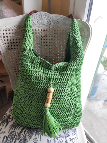 Sac cabas esprit bohème en papier tressé vert pomme