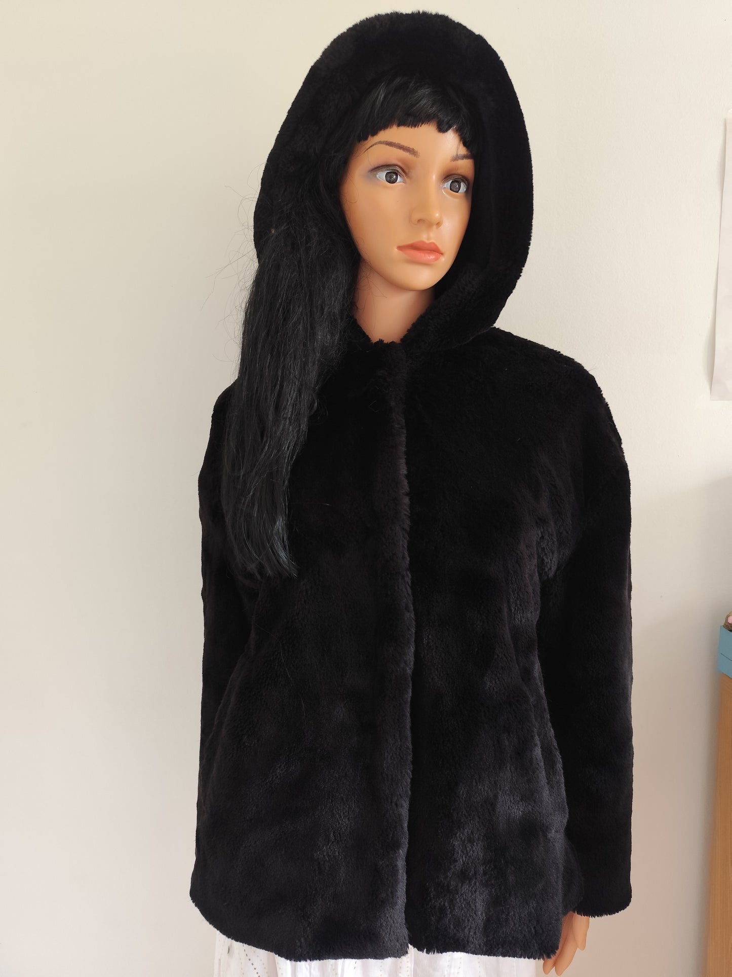 Veste à capuche en fausse fourrure noire Zara Basic – Taille 36