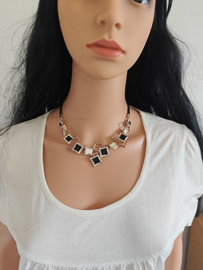 🖤 Collier Chic Géométrique – Noir & Argent – Ajustable