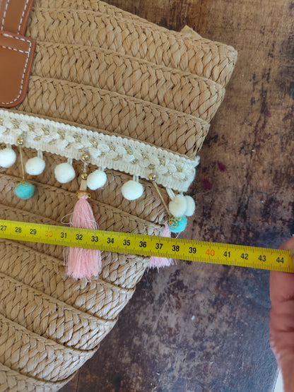 Sac panier d'été CHISIY en paille tressée avec pompons et détails bohèmes