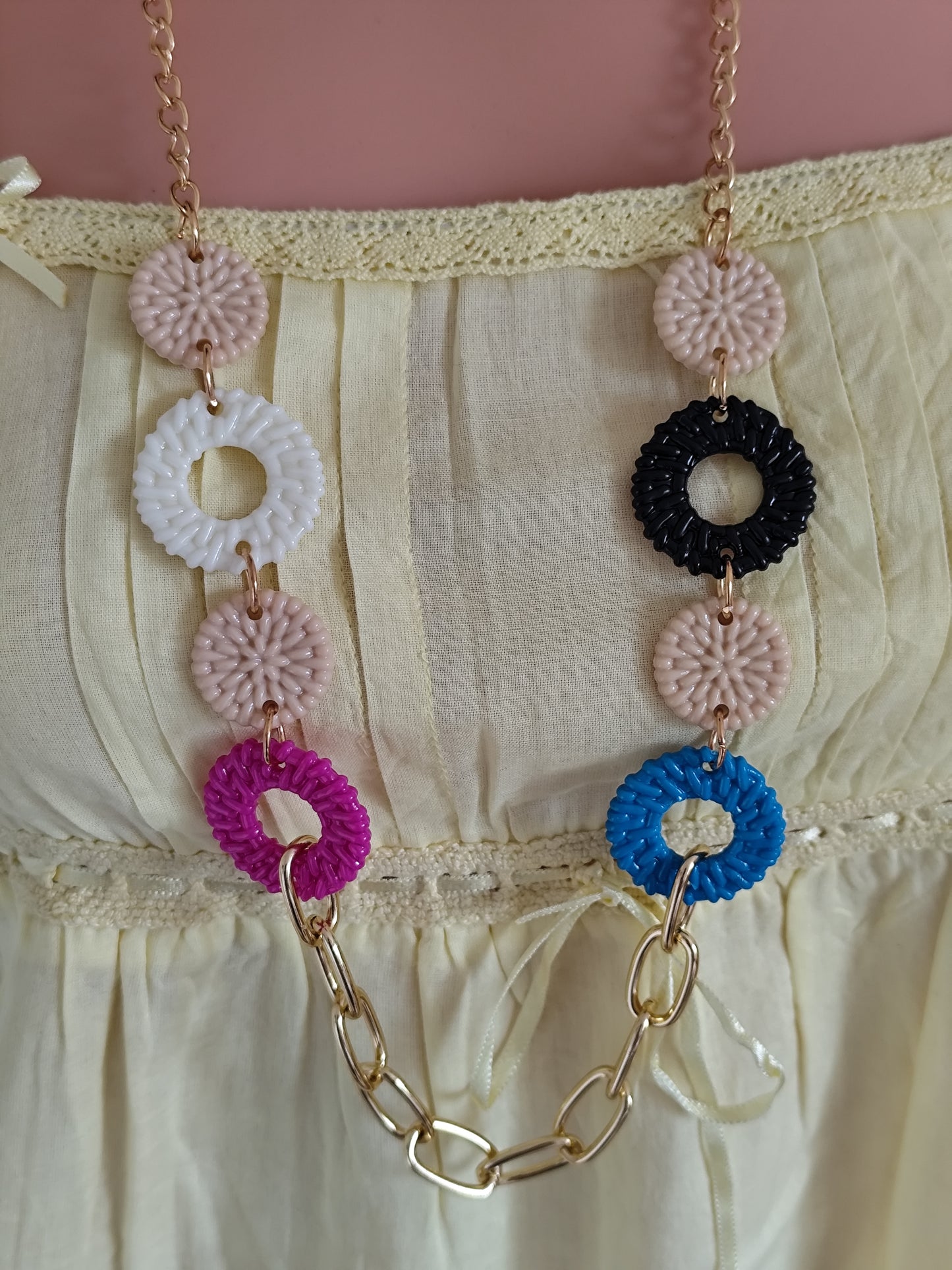 Collier sautoir fantaisie multicolore à cercles - ambiance "quincaillerie funky"