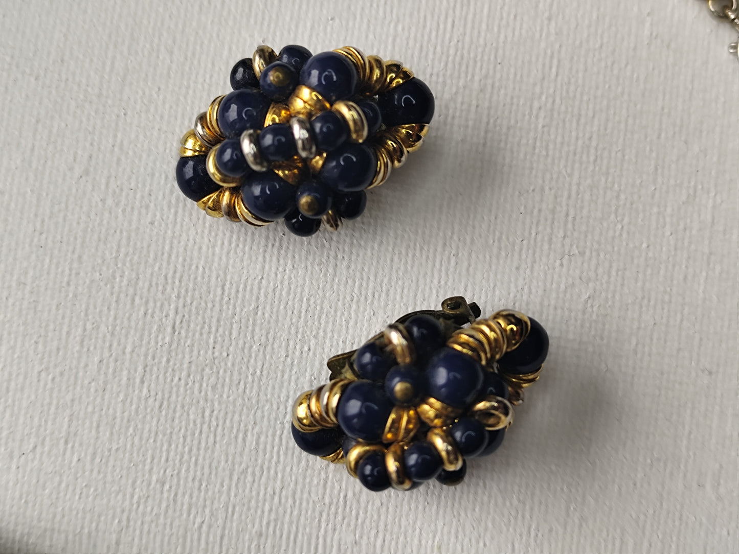 Parure Vintage Années 80/90 – Collier Sautoir & Boucles d’Oreilles – Perles Bleu Nuit & Doré
