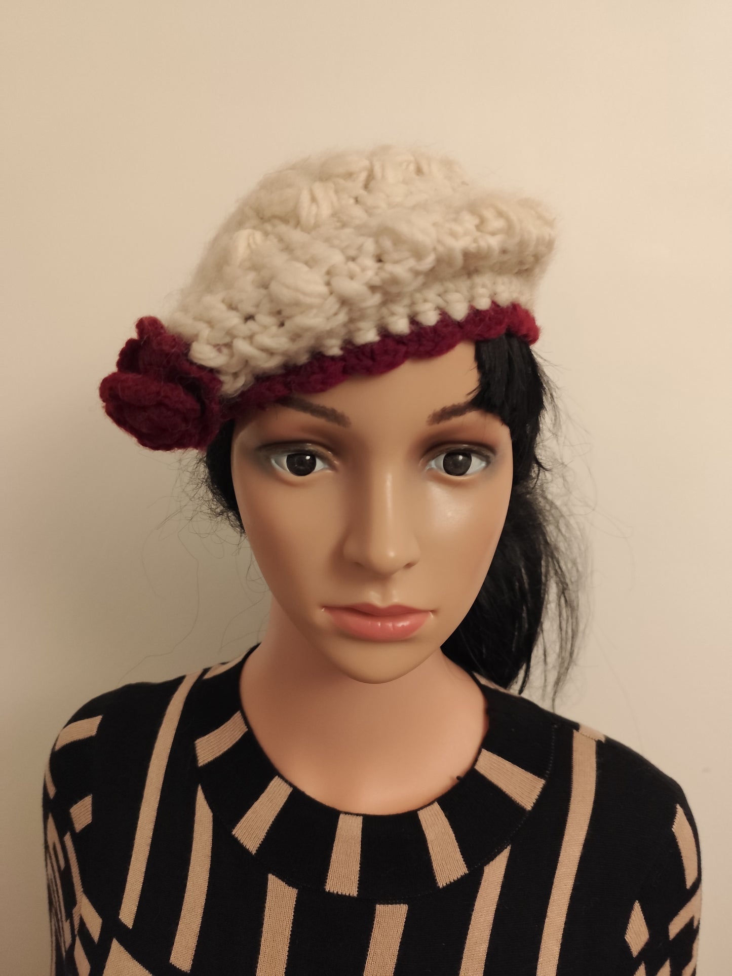 Béret crochet vintage écru et bordeaux - Taille unique