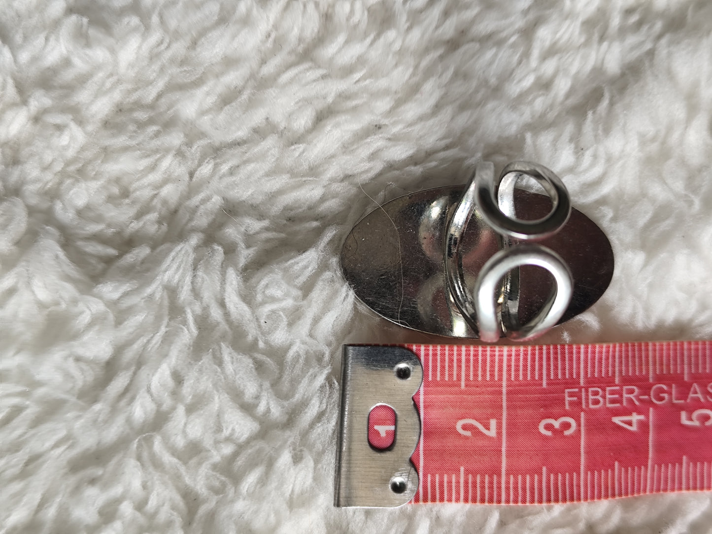 Bague ovale blanche réglable