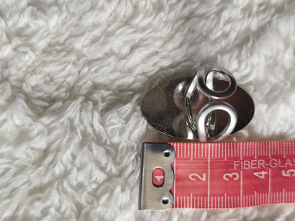 Bague ovale blanche réglable