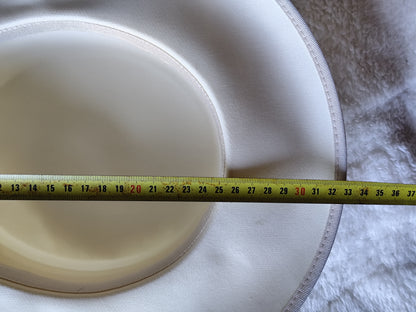 Chapeau de cérémonie vintage ivoire – bord large & fleur