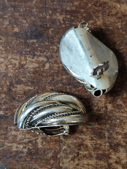 Boucles d’oreilles torsadées argentées à clip – Vintage années 70/80