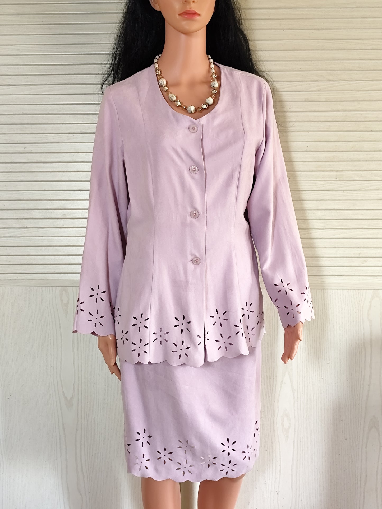 Ensemble tailleur jupe et veste parme motifs fleurs ajourées - Taille 40