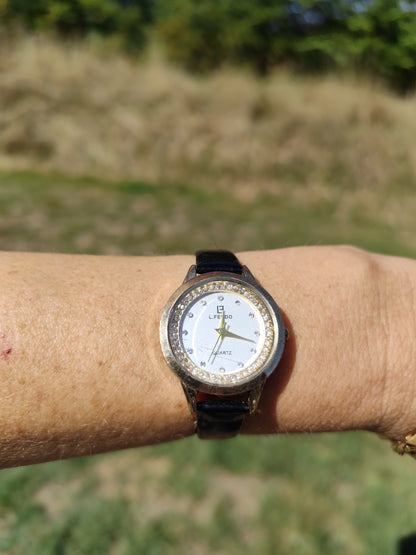 Montre femme L. Feedo à quartz avec bracelet cuir noir