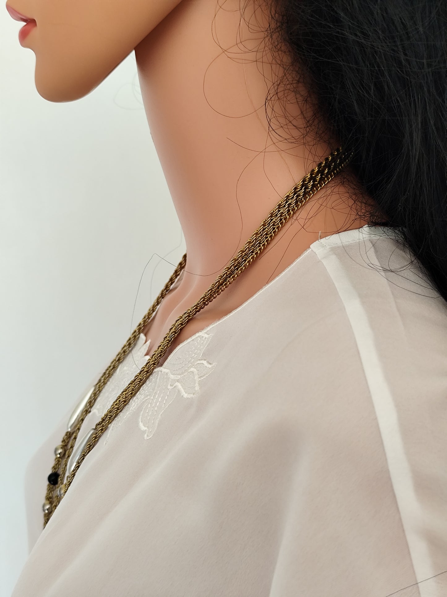 Collier multirangs perles et chaînes dorées