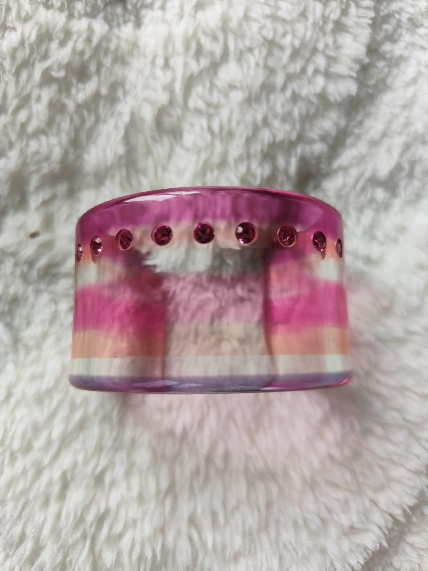 Bracelet manchette rigide – résine rose & strass – vintage