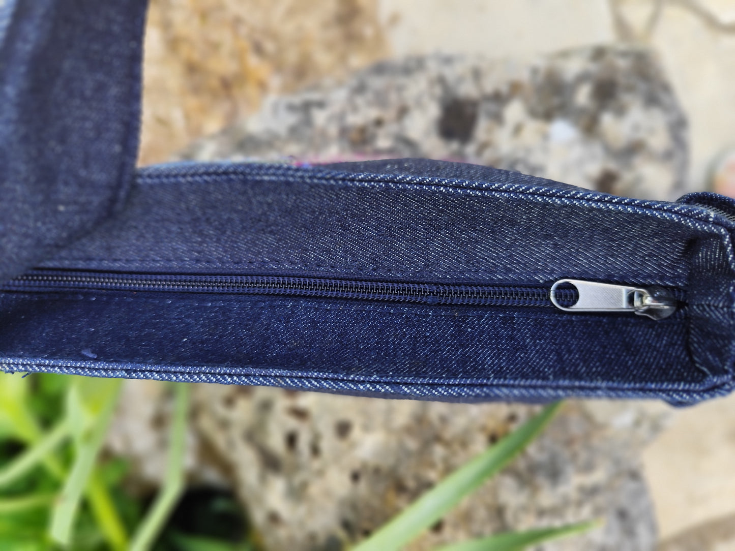 👜 Sac baguette en jean brodé – style Y2K