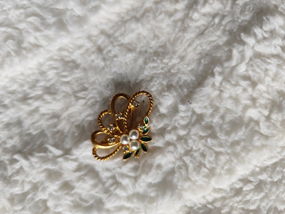 Broche vintage dorée fleur perle et strass verts