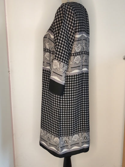 Robe Noire & Blanche Motifs Graphiques – Mango  - Taille 38/40