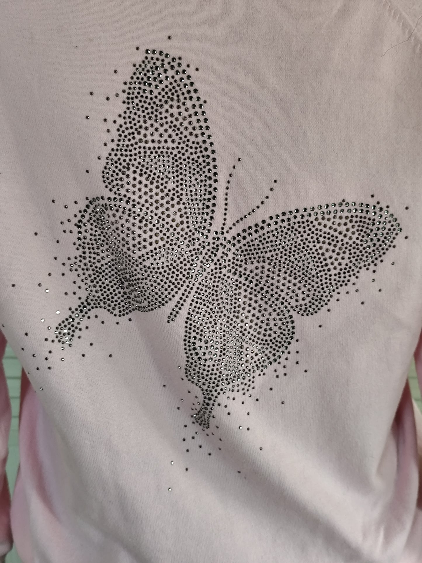 Pull River Woods rose col V avec motif papillon en strass au dos - Taille 38