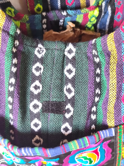 Sac besace ethnique en toile tissée multicolore et broderies - 29 x 34 cm