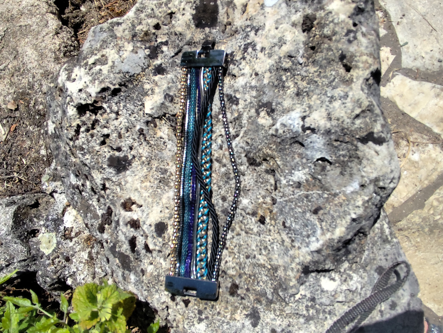 Bracelet manchette bleu nuit à fermoir