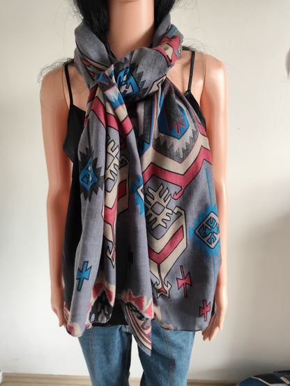 Étole châle gris imprimé ethnique rouge et bleu – 190 x 88 cm