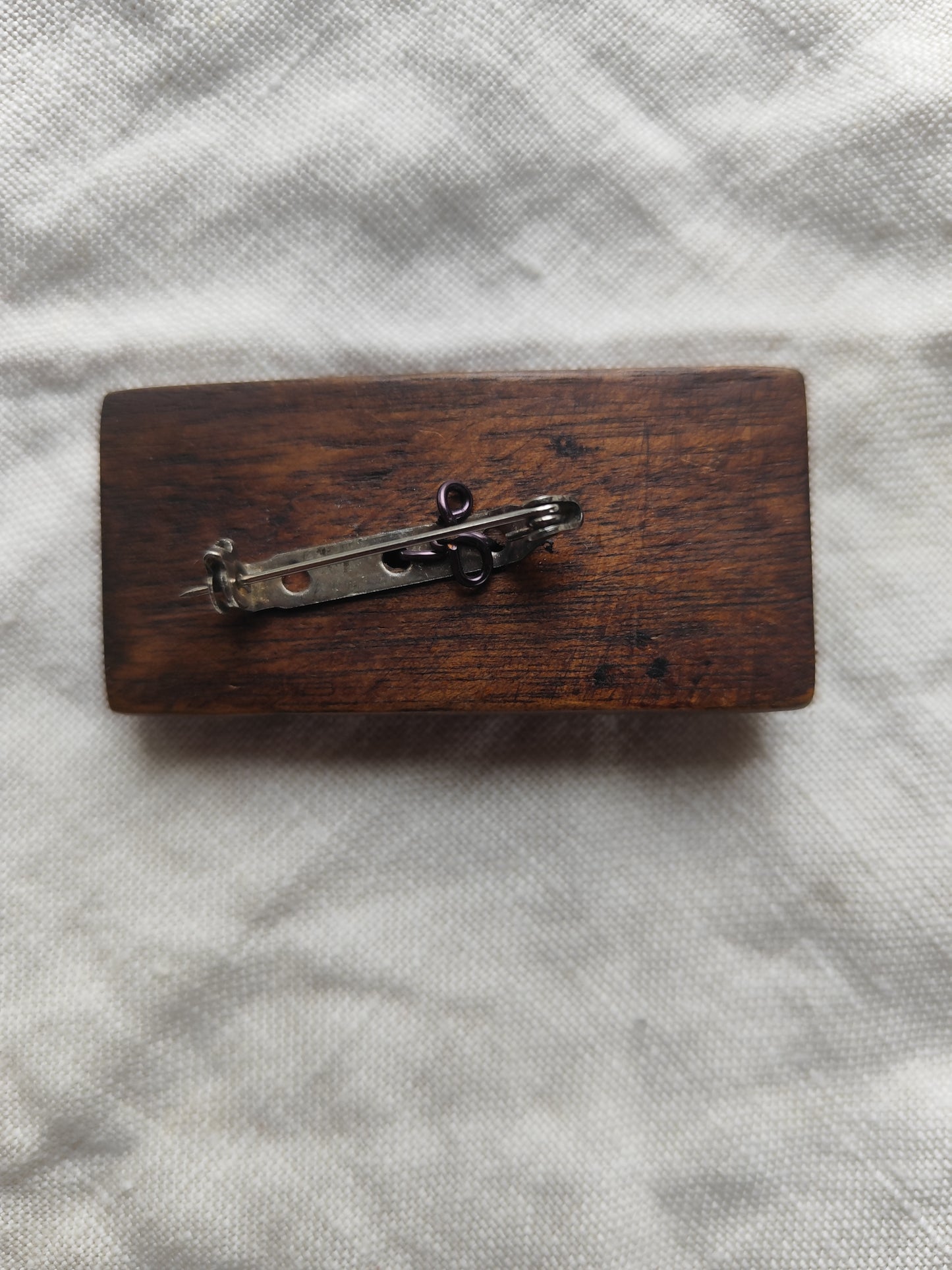 Broche vintage en bois motif personnage