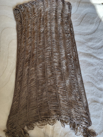 Écharpe/etole longue ajourée dorée métallisée Diktons.