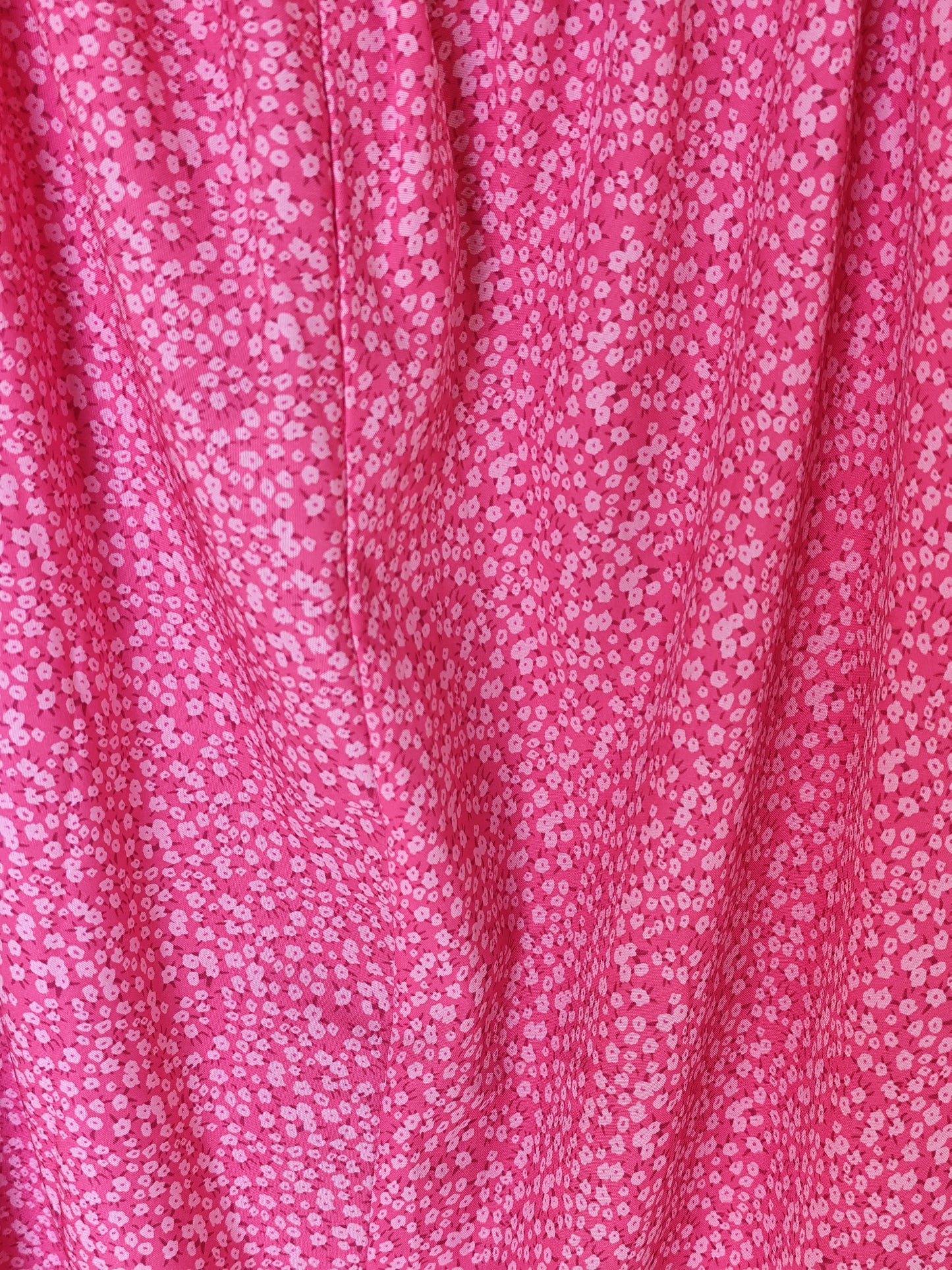 Robe d'été à bretelles rose à petits motifs - Taille 52/54