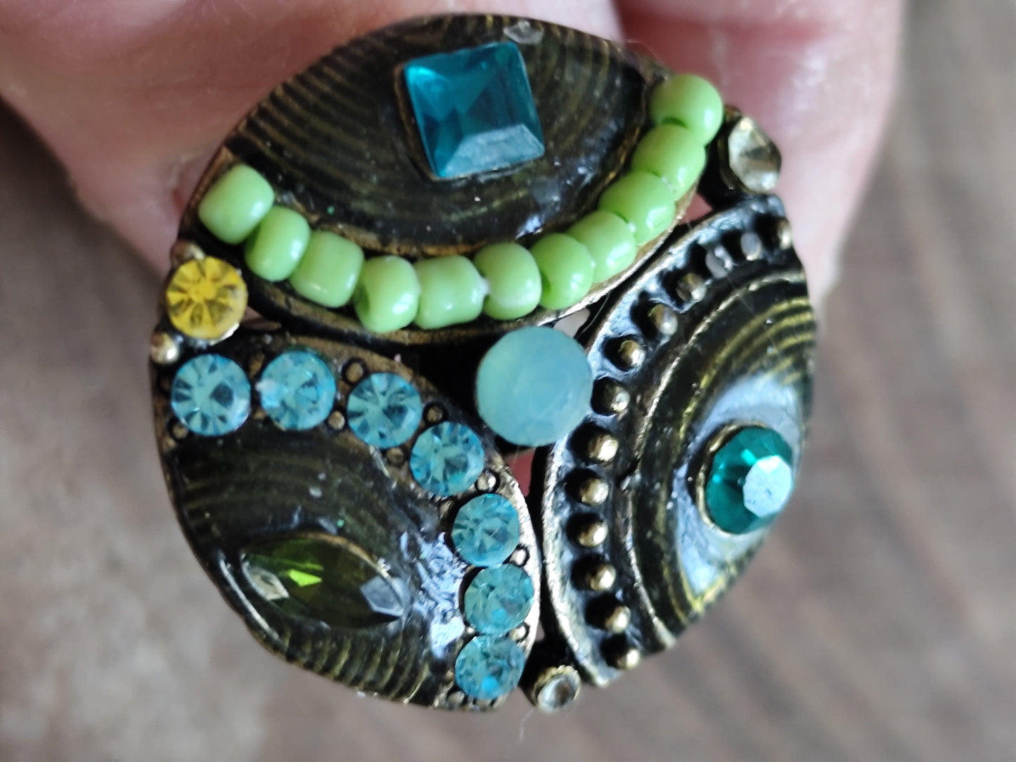 Bague vintage ronde multicolore – strass & perles – monture réglable