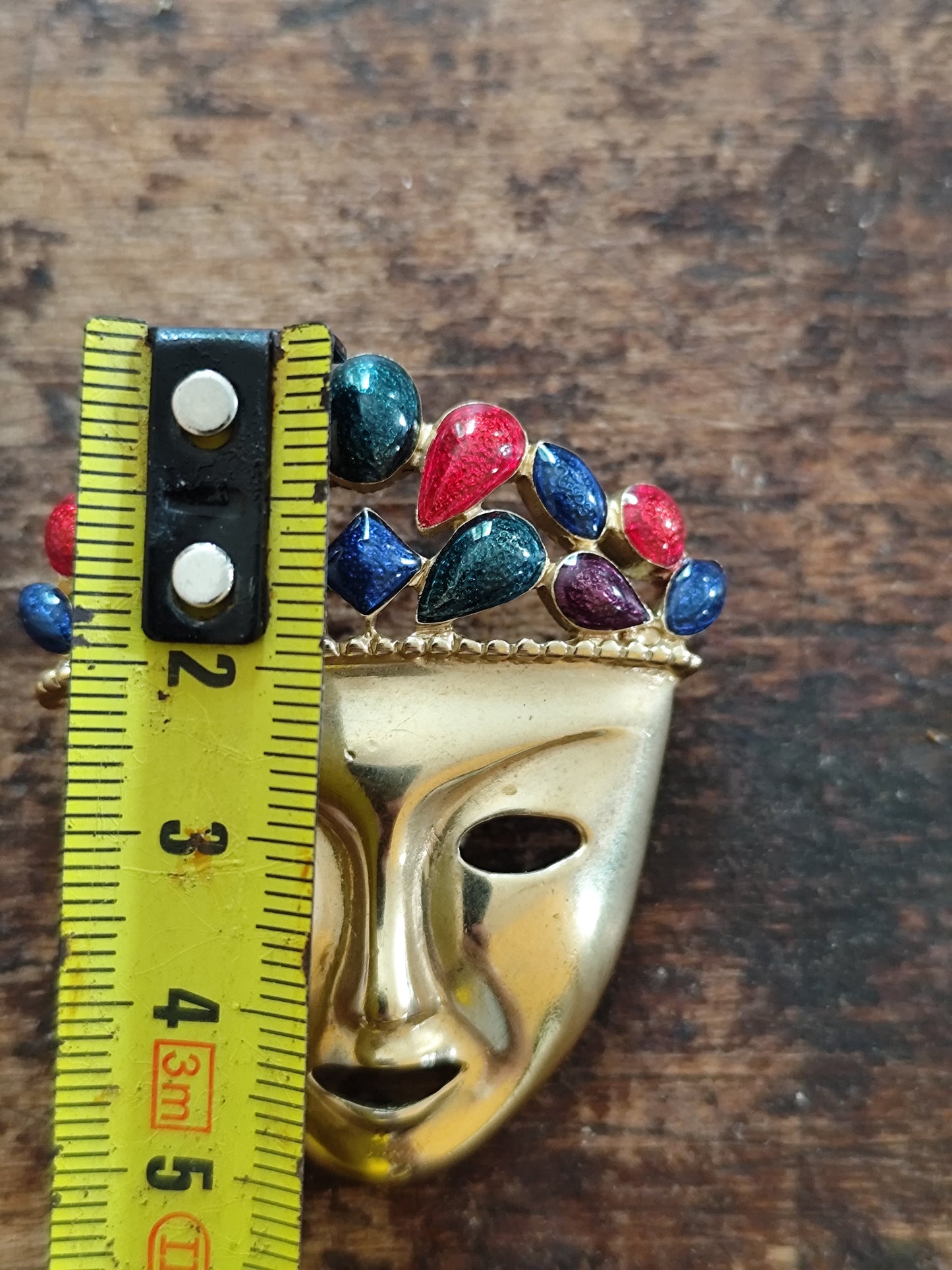 Broche vintage masque doré ornée de perles