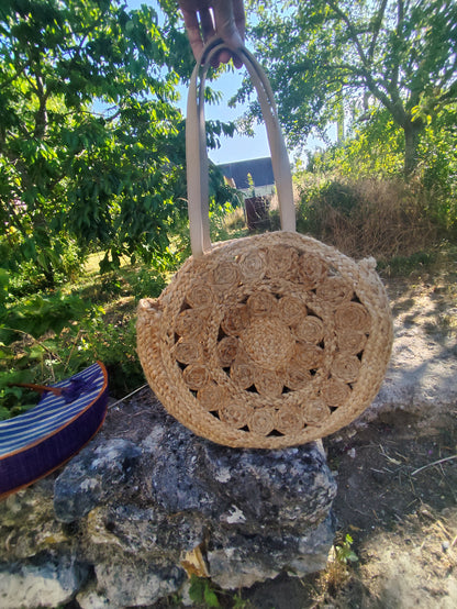 Panier rond en jute naturelle au joli motif ajouré
