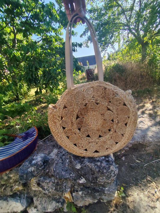 Panier rond en jute naturelle au joli motif ajouré