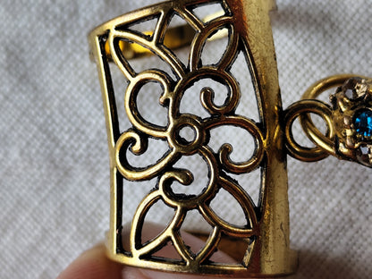 Attache foulard serpent doré et strass colorés