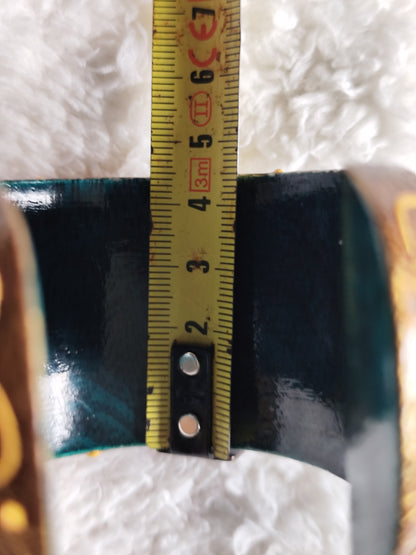 Bracelet manchette en bois peint vert, jaune et doré