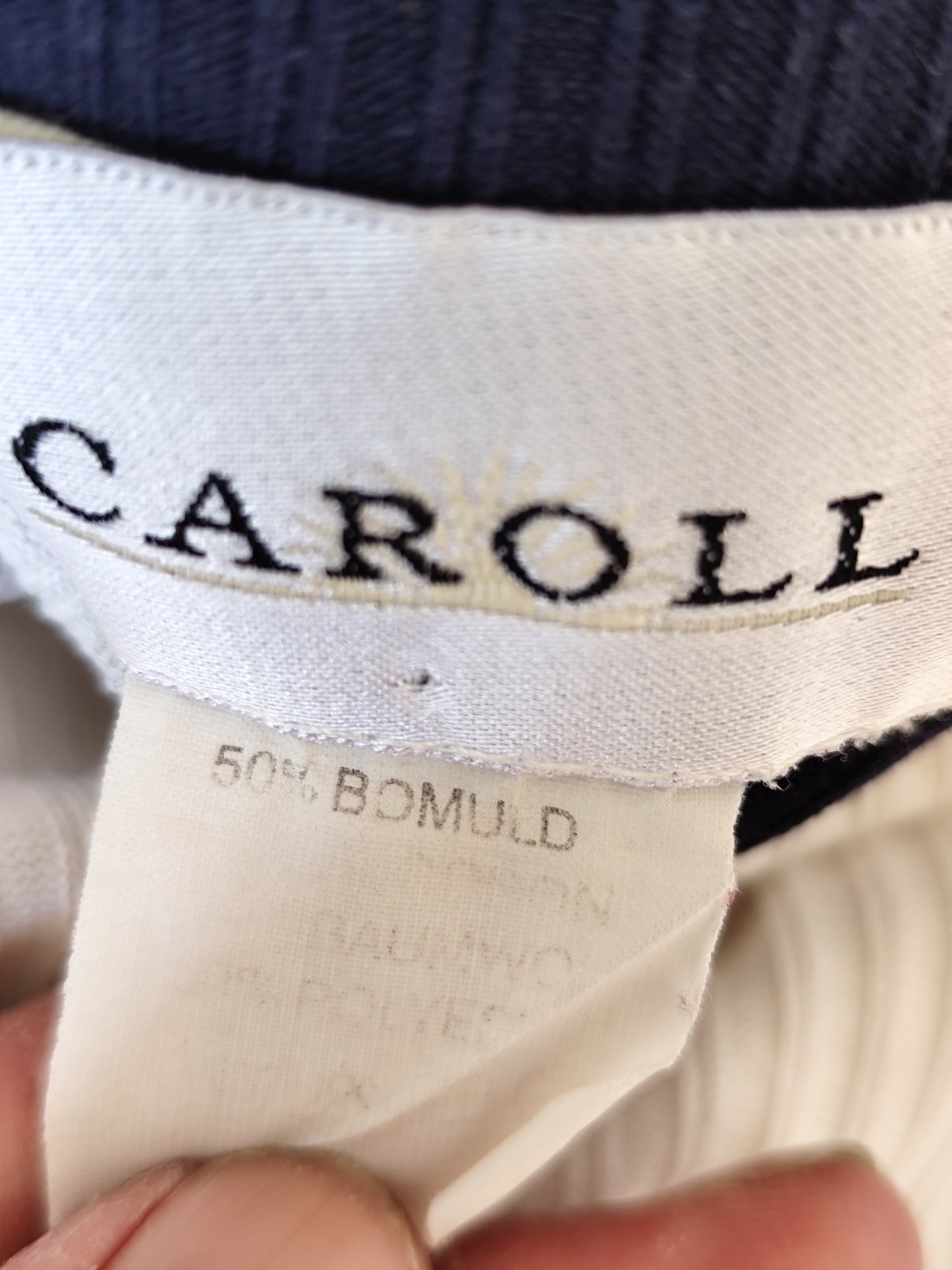 Haut Caroll blanc en maille côtelée – col carré bleu marine – Taille 38/40