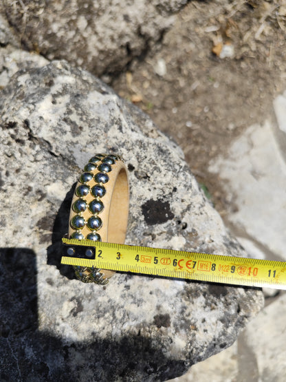 Bracelet  large en bois gravé