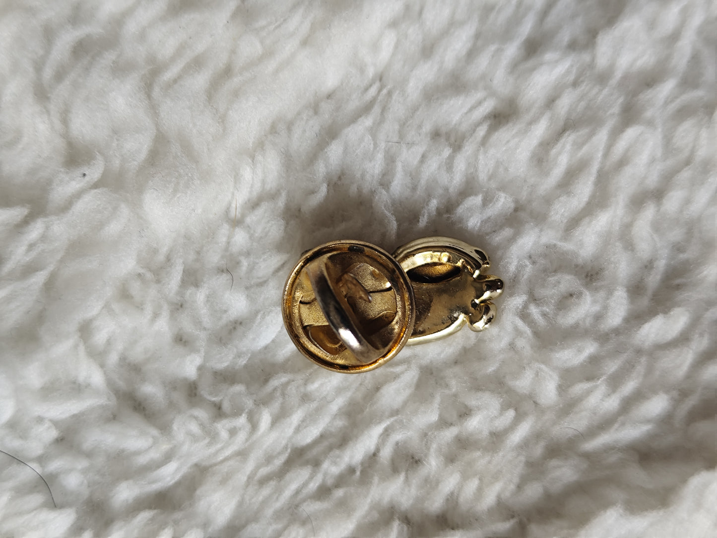 Pin's hibou en métal doré